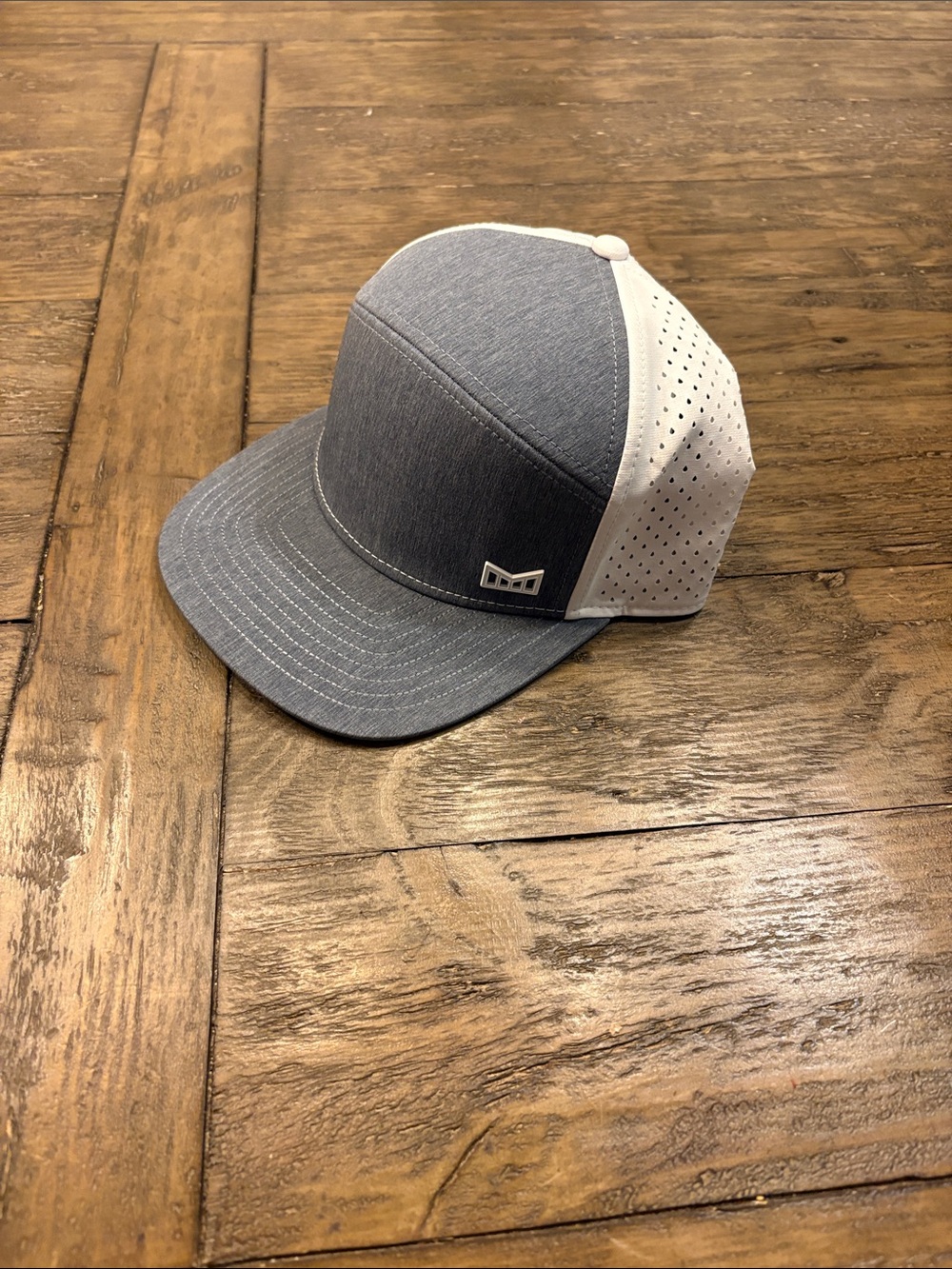 Men's Gray & White Performance Snapback Hat